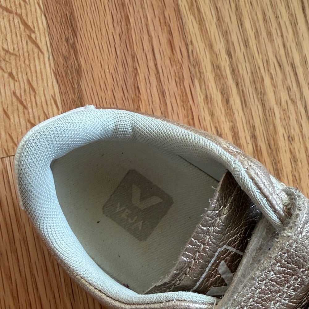 Toddler Veja Esplar Metallic Gold Velcro Sneakers - Picture 5 of 8